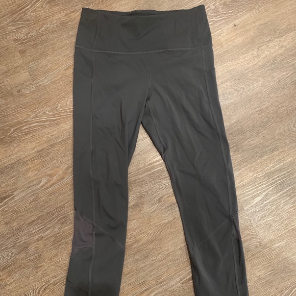Pace Rival Lululemon Capris - Picture 5 of 6